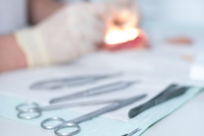 OP Besteck - im Hintergrund verschwommen Operation